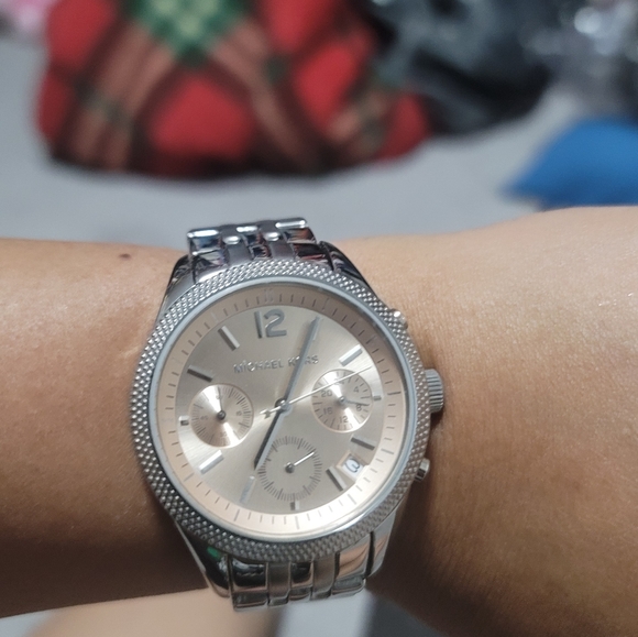 Michael Kors Watch - Picture 3 of 6